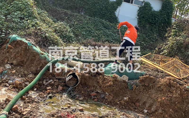263虎踞关工地化粪池清理