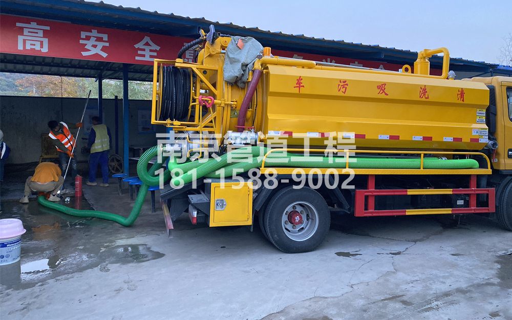 267虎踞关中建工地抽粪